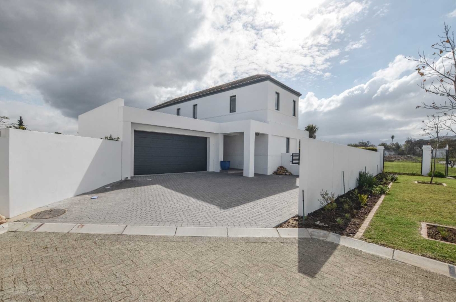 4 Bedroom Property for Sale in Heritage Park Western Cape